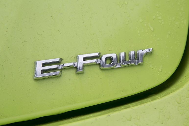 プリウス4WDモデル・E-Fourで雪上ロングドライブテスト