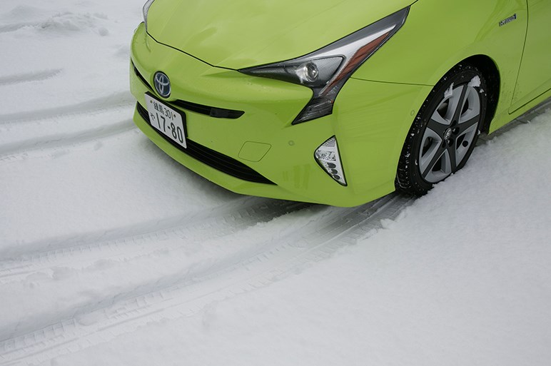 プリウス4WDモデル・E-Fourで雪上ロングドライブテスト