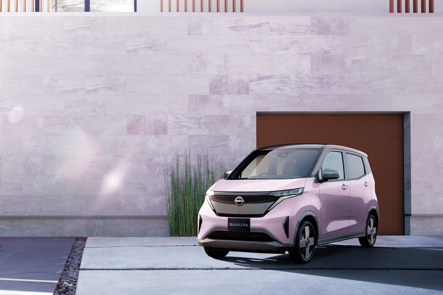 日産が不況にあえいでいるのがまるで嘘のようなほど絶好調！　2024年に日本一売れたEVは3年連続で日産サクラだった