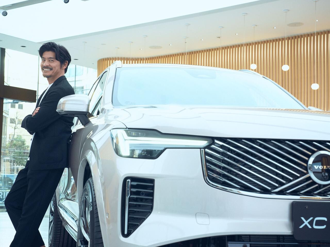 新型ボルボXC90のアンバサダーに俳優の坂口憲二氏が就任、自然を大切にする世界観で共感