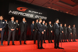 日本最大級のハコ車レースだけに締めも豪華！　2025年のスーパーGTの英雄たちが勢揃した「スーパーGT HEROES 2025」が開催