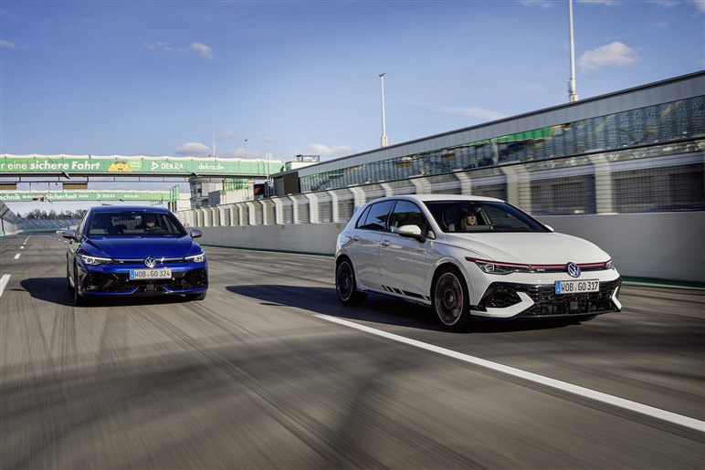 VW史上最速の新型「ゴルフR」日本初公開。価格は850万円前後？ 新型「ゴルフGTI」も展示【TAS25】
