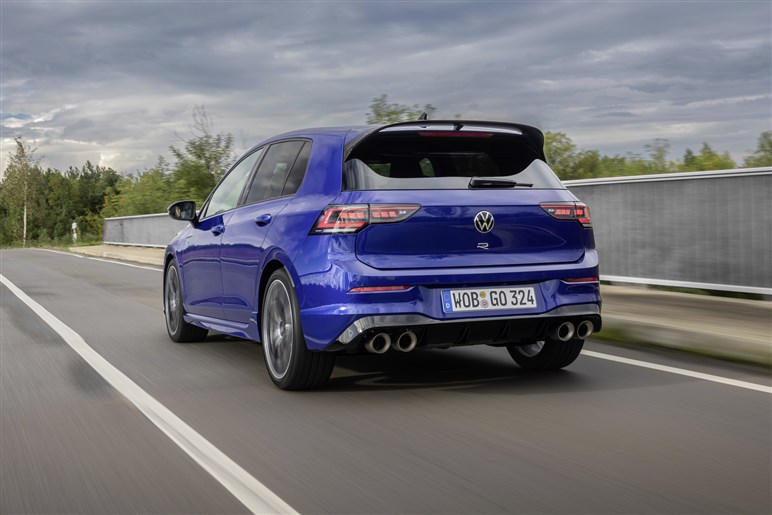 VW史上最速の新型「ゴルフR」日本初公開。価格は850万円前後？ 新型「ゴルフGTI」も展示【TAS25】