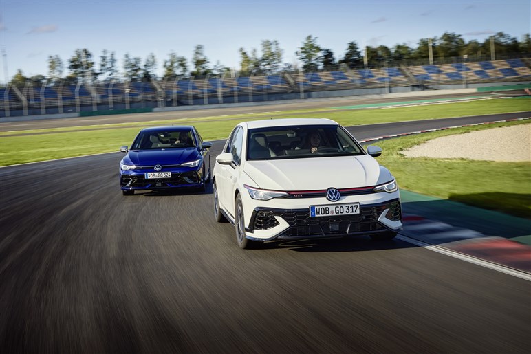 VW史上最速の新型「ゴルフR」日本初公開。価格は850万円前後？ 新型「ゴルフGTI」も展示【TAS25】