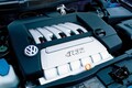 【このゴルフR32なんぼ？】唸るエンジンを搭載した伝説のモデル「VW ゴルフ4 R32」は文字通り羊の皮をかぶった狼だ！