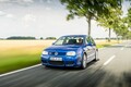 【このゴルフR32なんぼ？】唸るエンジンを搭載した伝説のモデル「VW ゴルフ4 R32」は文字通り羊の皮をかぶった狼だ！