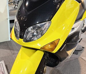 乗り味に世界が驚愕「コレほんとにスクーター？」「ええスクーターとは呼びません」一体なんなんだ!? ヤマハTMAXのスゴさとは