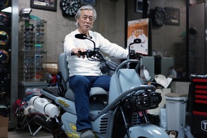 俳優の岩城滉一がホンダ・PS250を本気でイジるとこうなる！　大変貌を遂げた250ccスクーターを大解剖！
