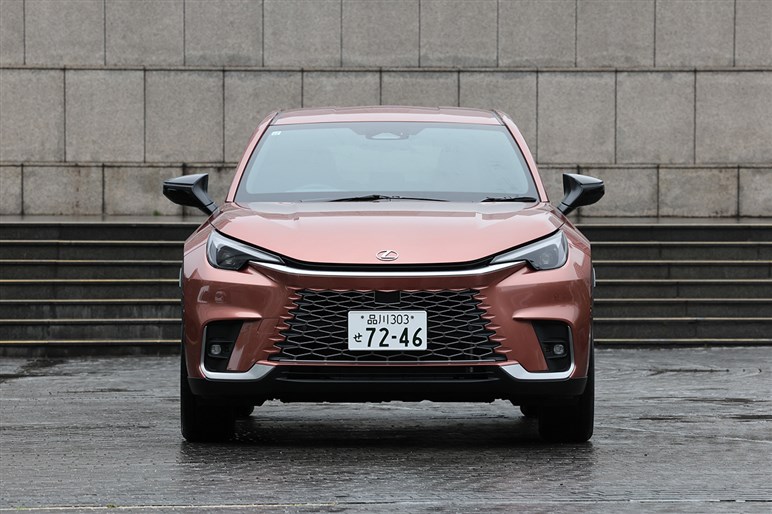 【最安グレード追加】レクサス最小SUV「LBX」に“エレガント”新設定　価格は420万円から