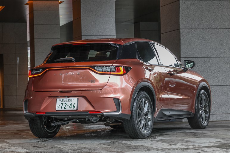 【最安グレード追加】レクサス最小SUV「LBX」に“エレガント”新設定　価格は420万円から