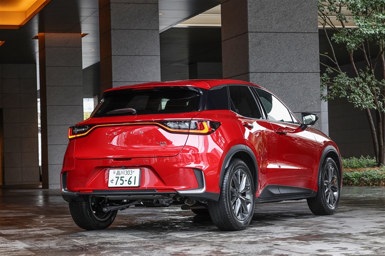 【最安グレード追加】レクサス最小SUV「LBX」に“エレガント”新設定　価格は420万円から
