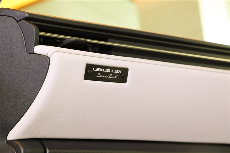 【最安グレード追加】レクサス最小SUV「LBX」に“エレガント”新設定　価格は420万円から