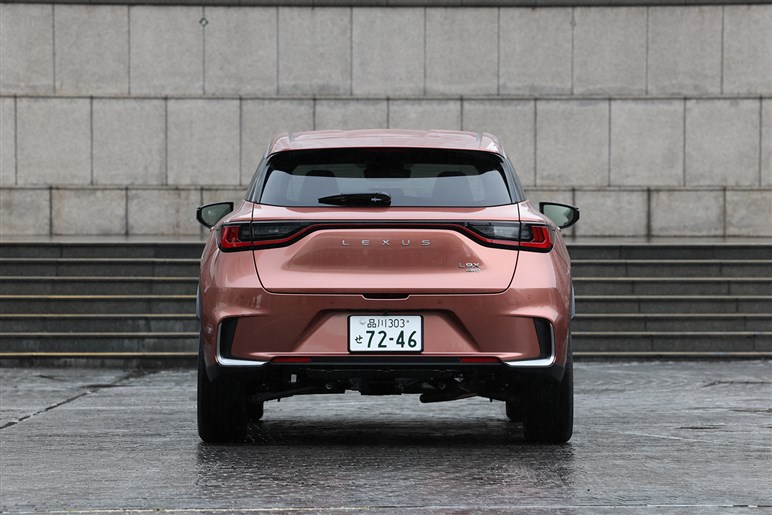 【最安グレード追加】レクサス最小SUV「LBX」に“エレガント”新設定　価格は420万円から