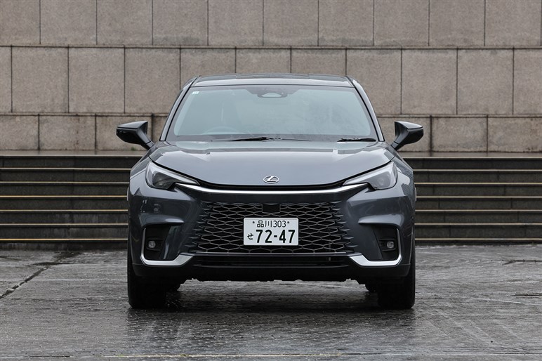 【最安グレード追加】レクサス最小SUV「LBX」に“エレガント”新設定　価格は420万円から