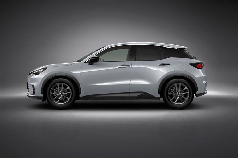 【最安グレード追加】レクサス最小SUV「LBX」に“エレガント”新設定　価格は420万円から