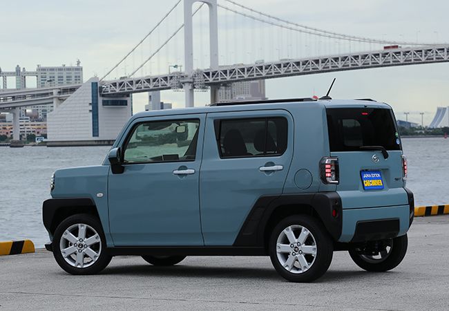 注目suv試乗 四角いキュービックフォルム ガラスルーフ標準のダイハツ タフトは やっぱり楽しいゾ カー アンド ドライバー 自動車情報サイト 新車 中古車 Carview