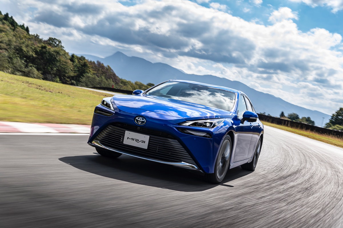 これで価格は据え置き トヨタのfcv ミライはスポーティなfrセダンに生まれ変わった Driver Web の写真 自動車情報サイト 新車 中古 車 Carview