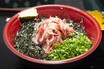 旬の桜えびがギッシリ!! 由比港漁業協同組合が運営している「浜のかきあげや」はツーリングにピッタリのグルメスポット!! 名物「かきあげ丼」に「生桜えび丼」も