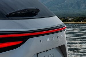 レクサス、中核SUVモデル『NX』の新型モデル発表を予告。一部デザインを公開