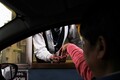 いま軽自動車に白ナンバー装着が人気！　「だったら最初から黄色やめちゃえば？」と思うけど……そもそも軽のナンバーが黄色になった理由って何？