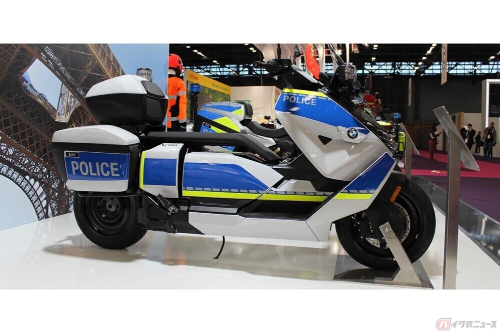 BMW Motorradの新型電動バイク「CE 04」とアドベンチャーモデル「F900XR」 警察仕様車をパリのイベントで公開