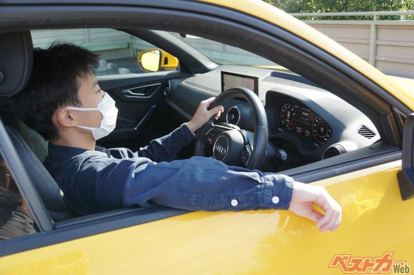 内かけハンドルまだやってんの 超絶かっこいい正統派ハンドル回しとは ベストカーweb 自動車情報サイト 新車 中古車 Carview