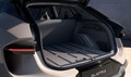 ロータスが新型電動SUV「エレトレ」の車種展開や車両価格を発表