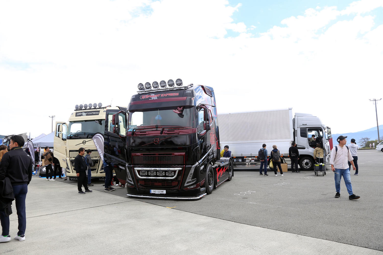 サーキットを巨大トラックが疾走!! 　ジャパントラックショー in FSW 2023に圧倒される