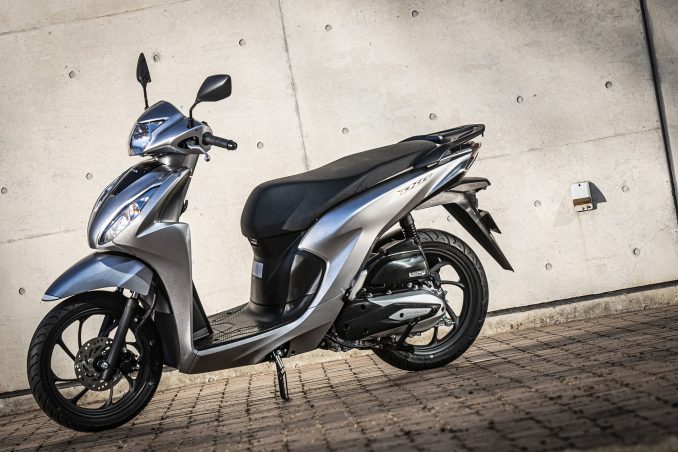 新型 ディオ110 はダッシュ力が違う 燃費も良くなり軽量化も コスパ高めの原付二種スクーターが充実のフルモデルチェンジ 価格や発売日も決定しました ホンダ21新車ニュース Honda Dio110 編 Webオートバイ 自動車情報サイト 新車 中古車 Carview