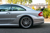 ブラックシリーズなんか忘れさせる真の伝説モデル　582馬力V8を搭載した「メルセデスCLK DTM AMG」をテスト！