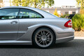 ブラックシリーズなんか忘れさせる真の伝説モデル　582馬力V8を搭載した「メルセデスCLK DTM AMG」をテスト！