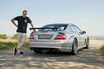 ブラックシリーズなんか忘れさせる真の伝説モデル　582馬力V8を搭載した「メルセデスCLK DTM AMG」をテスト！