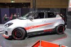 オーバーフェンダーのスズキスイフトスポーツ「カタナ」が登場 - 東京オートサロン