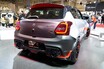 オーバーフェンダーのスズキスイフトスポーツ「カタナ」が登場 - 東京オートサロン
