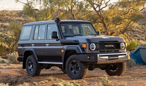 トヨタ『ランドクルーザー70』豪州で強い需要、「GXLワゴン」AT車の受注を一時停止