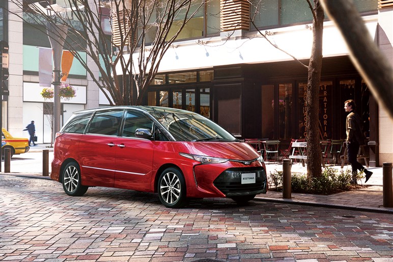 【最新】トヨタ「エスティマ」7年ぶり復活の可能性。BEV＆PHEV採用で500万円後半の高級ミニバンに？