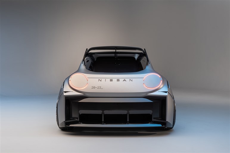 新型日産「マイクラ」の実車をスクープ！　ルノー5 Eテック エレクトリックベースのBEVとして欧州にて登場予定