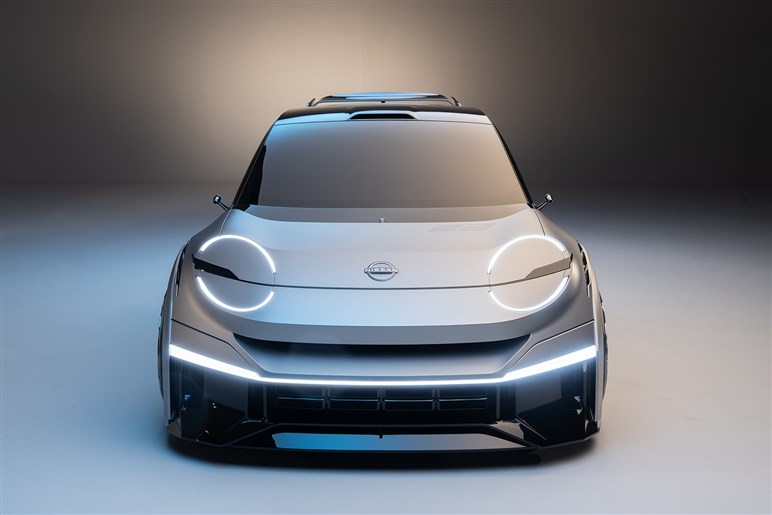 新型日産「マイクラ」の実車をスクープ！　ルノー5 Eテック エレクトリックベースのBEVとして欧州にて登場予定