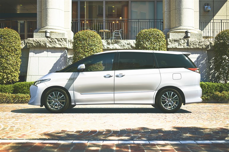 【最新】トヨタ「エスティマ」7年ぶり復活の可能性。BEV＆PHEV採用で500万円後半の高級ミニバンに？