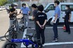 伊豆市長「高校生の通学にも電動バイクを」　グラフィットが電動モビリティを贈呈