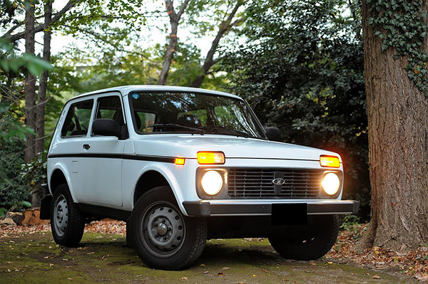 40年不変 荒野のベーシックカー 乗り味は ロシアsuv ラーダ ニーヴァ いよいよ変化へ 乗りものニュース 自動車情報サイト 新車 中古車 Carview