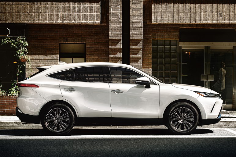 【匂わせコンセプトも】次期「RAV4」もオフ系ワイルド路線か。姉妹モデルのハリアーはどうなる？