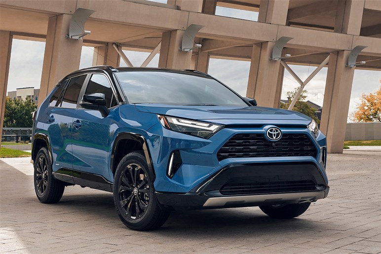 【匂わせコンセプトも】次期「RAV4」もオフ系ワイルド路線か。姉妹モデルのハリアーはどうなる？