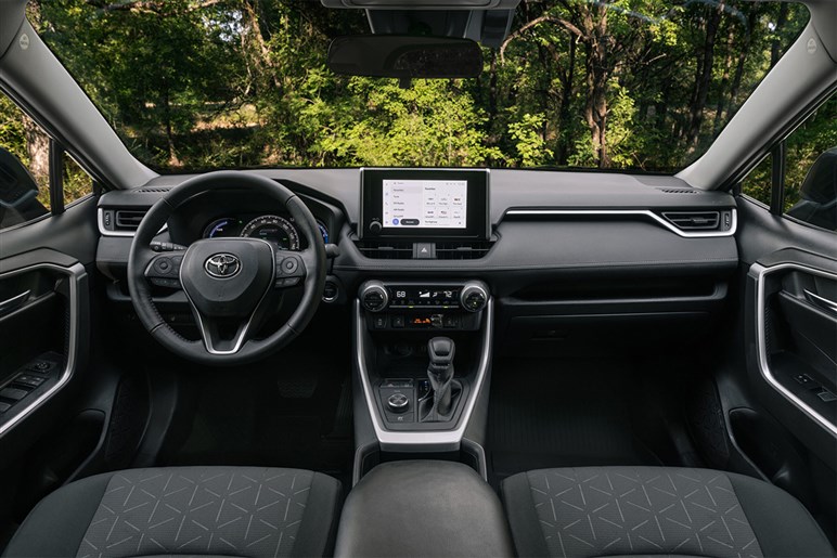 【匂わせコンセプトも】次期「RAV4」もオフ系ワイルド路線か。姉妹モデルのハリアーはどうなる？