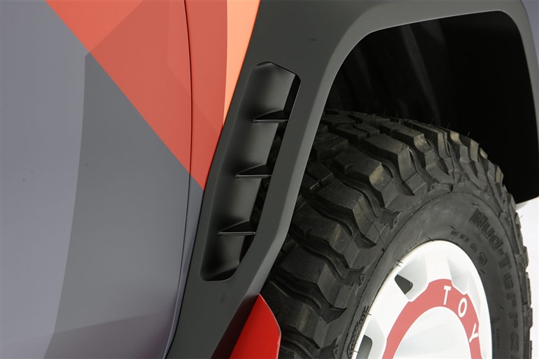 【匂わせコンセプトも】次期「RAV4」もオフ系ワイルド路線か。姉妹モデルのハリアーはどうなる？