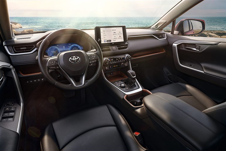 【匂わせコンセプトも】次期「RAV4」もオフ系ワイルド路線か。姉妹モデルのハリアーはどうなる？