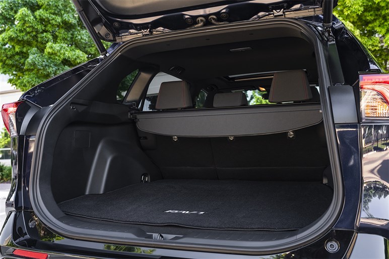 【匂わせコンセプトも】次期「RAV4」もオフ系ワイルド路線か。姉妹モデルのハリアーはどうなる？