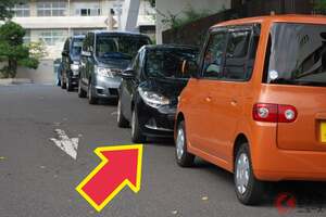 自宅前の「違法駐車」に大迷惑！ 撤去したいけど…勝手に移動させたらダメ！ 知ってトクする「正しい対処方法」とは？