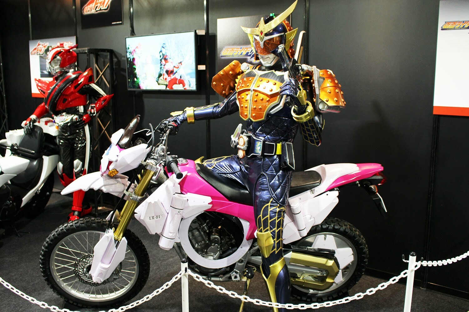【東京モーターサイクルショー2017】憧れのヒーロー「仮面ライダー」がマシンとともにやって来た。[画像集]