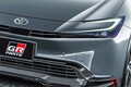 １リッターで「32km以上」走れる！ トヨタ「“新”プリウス」発表！ スポーティな「精悍エアロ仕様」も超カッコイイ！ 商品力向上の「新モデル」にも適合する「GR PARTS」とは